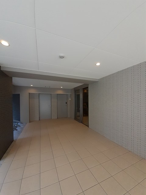 14/20 エントランス