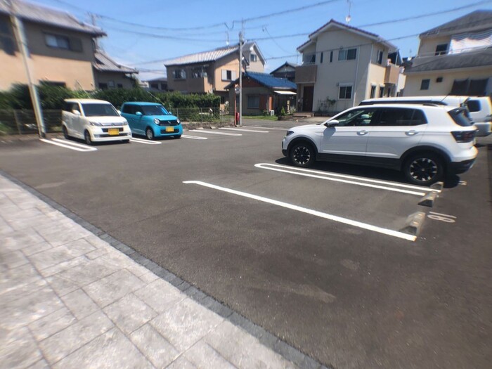 18/21 駐車場
