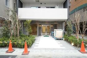 16/16 エントランス