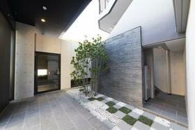 13/17 エントランス