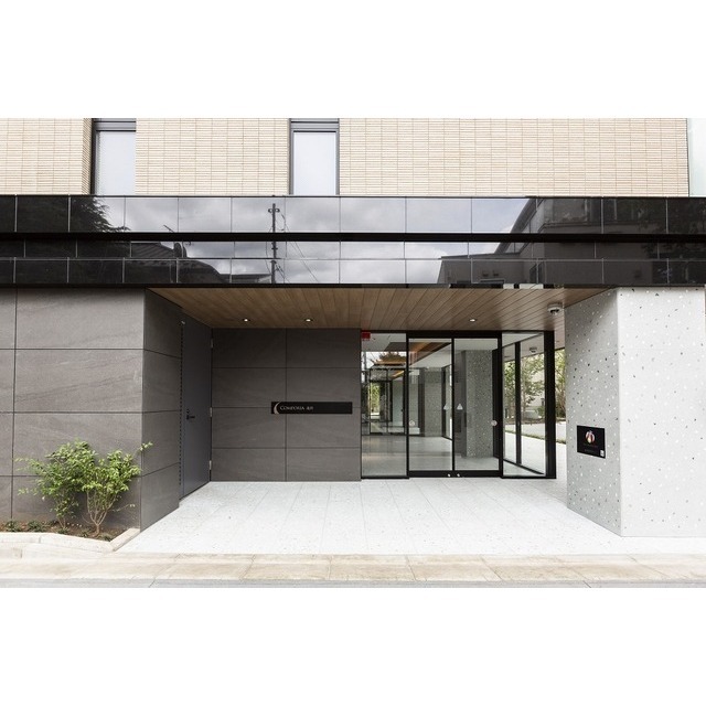 16/25 エントランス