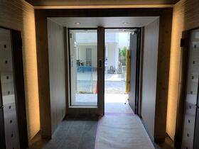 16/16 エントランス