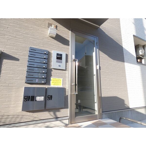 16/16 エントランス