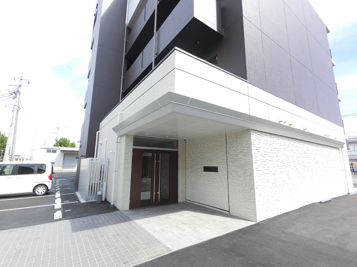 18/21 エントランス