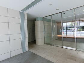 15/16 エントランス