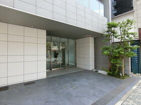 16/16 エントランス