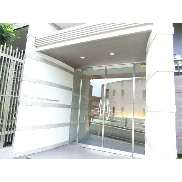 28/30 エントランス