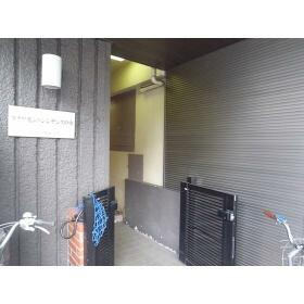 16/20 エントランス