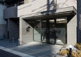 16/16 エントランス