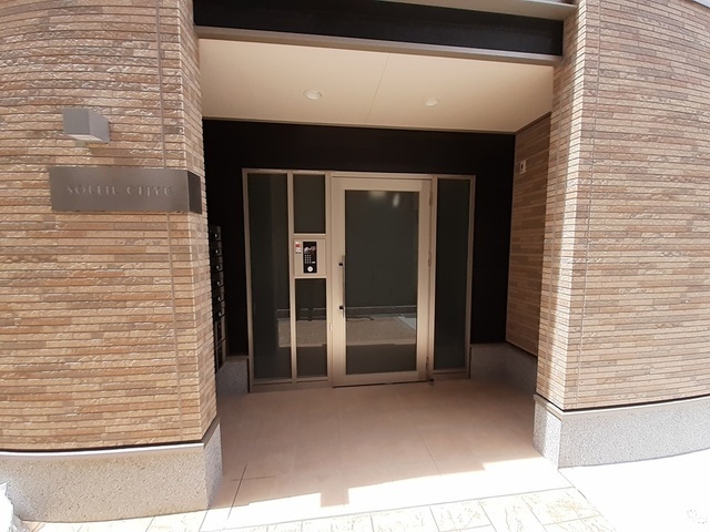 14/20 エントランス