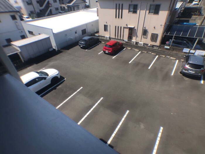 18/18 駐車場