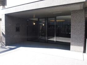 16/16 エントランス