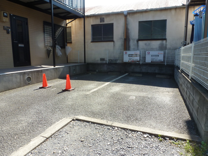 20/29 駐車場