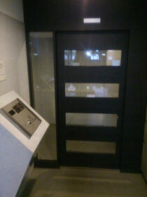 13/13 エントランス