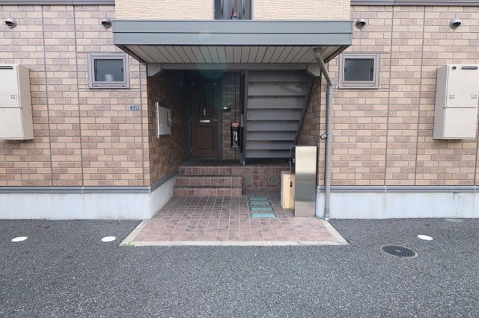 19/30 エントランス