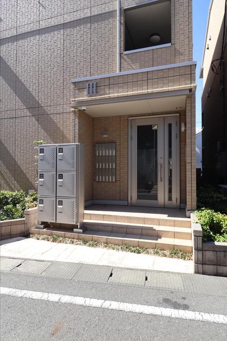 16/21 エントランス