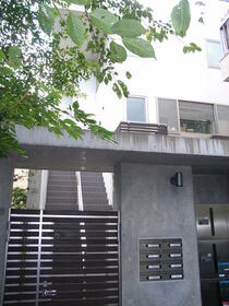 2/2 エントランス