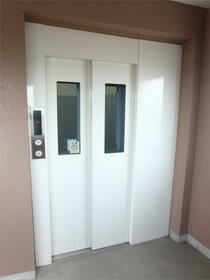 16/21 エントランス