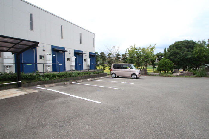 20/20 駐車場