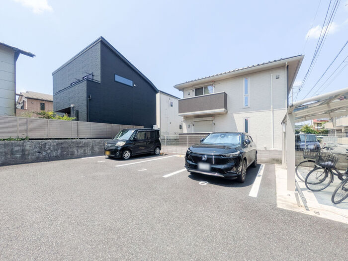 18/18 駐車場