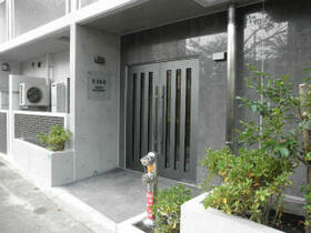 13/14 エントランス