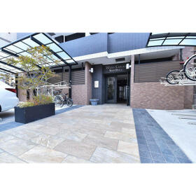 16/16 エントランス