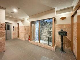 16/17 エントランス