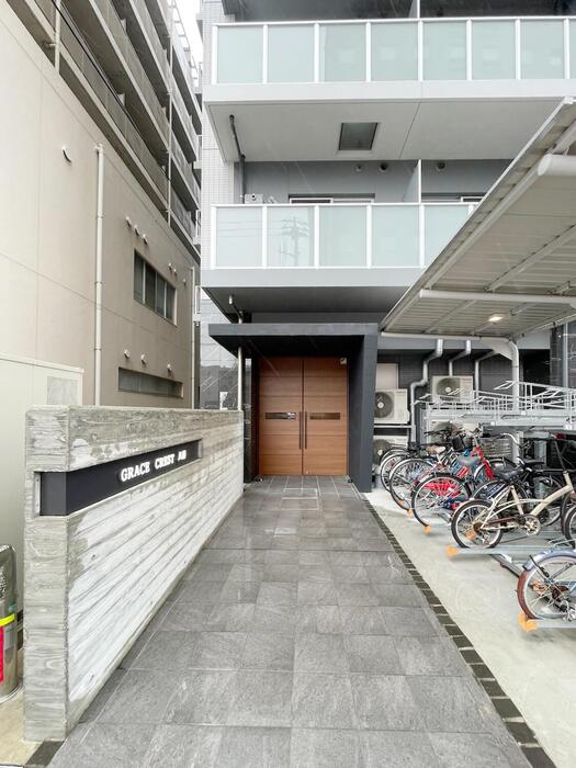 16/20 エントランス