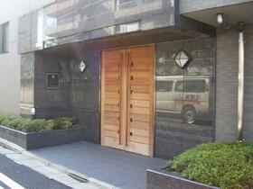 16/16 エントランス