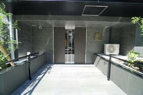 15/15 エントランス