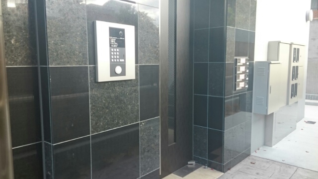 14/20 エントランス