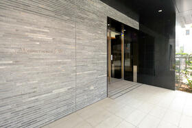 8/10 エントランス