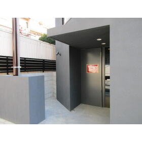 15/15 エントランス