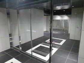 16/16 エントランス