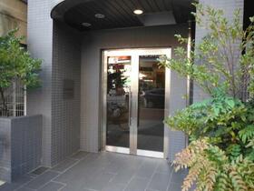 16/16 エントランス