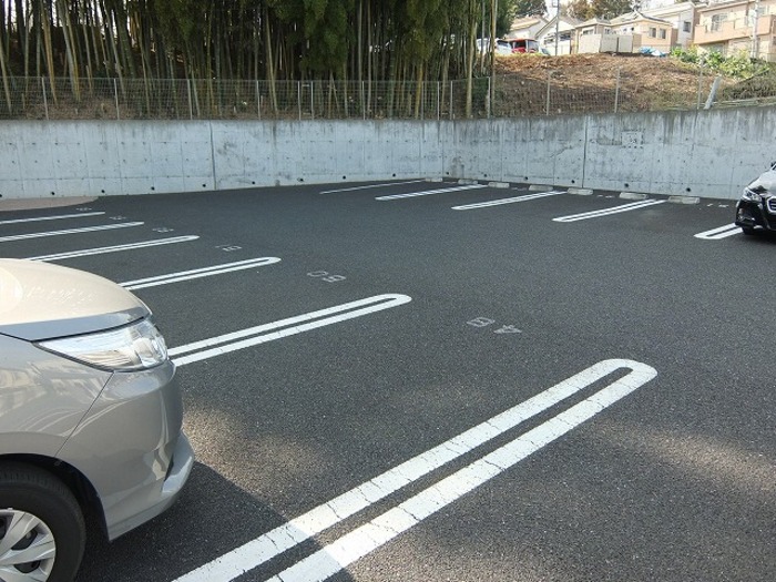 17/17 駐車場