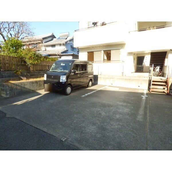 18/25 駐車場