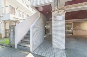 18/27 エントランス