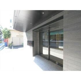 16/16 エントランス