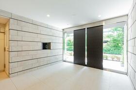 16/16 エントランス