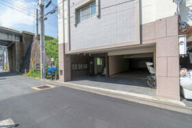 16/17 エントランス