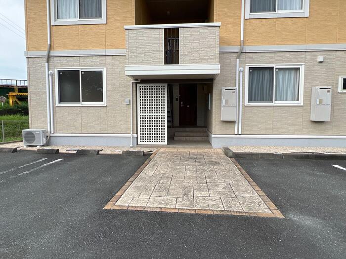 19/27 エントランス