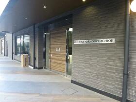 16/23 エントランス