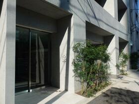 16/16 エントランス