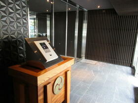 3/4 エントランス