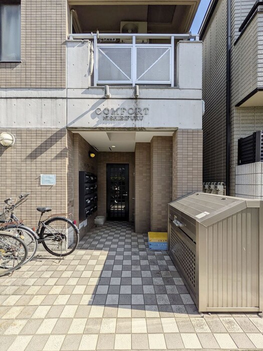 20/20 エントランス