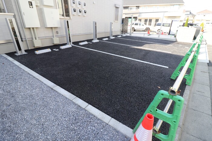 13/16 駐車場