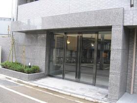 16/16 エントランス