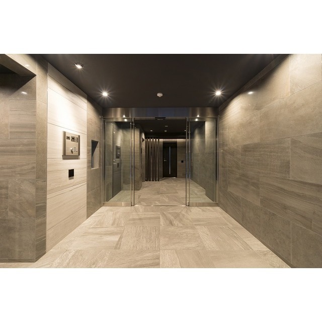 18/19 エントランス