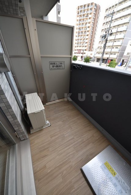 18/28 バルコニー